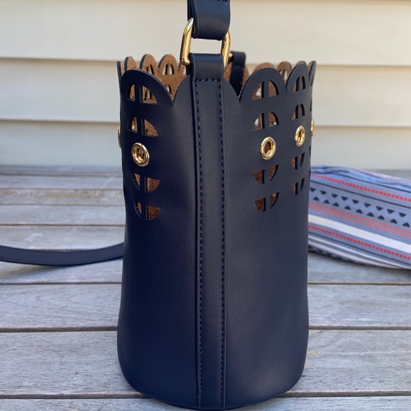 Stella & Dot Marin Bucket Crossbody Bag - Picture 12 of 16